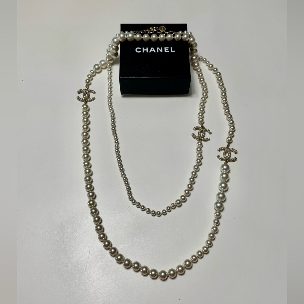 CHANEL White Pearl Necklace , Long